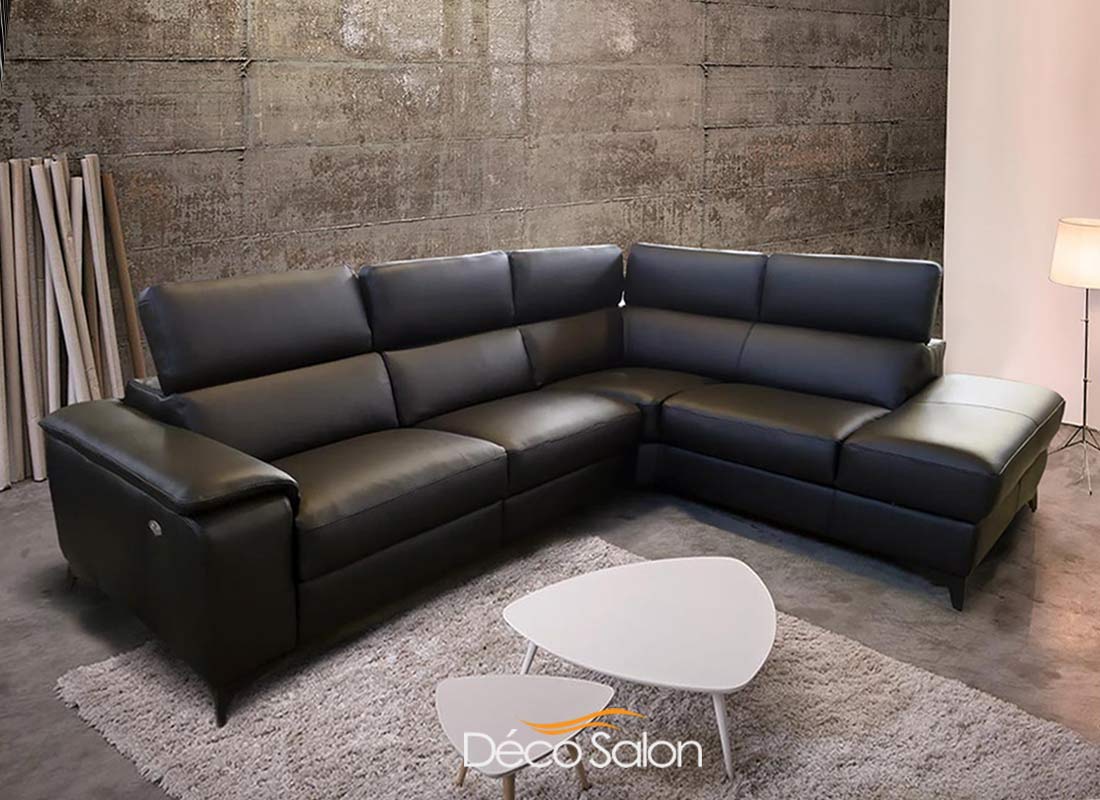 canapé moderne en cuir noir.