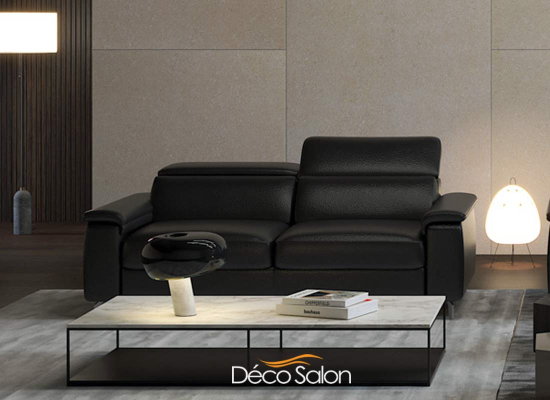canapé moderne en cuir noir.